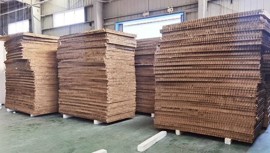 蜂窩紙管強(qiáng)度高，表面平整，不易變形